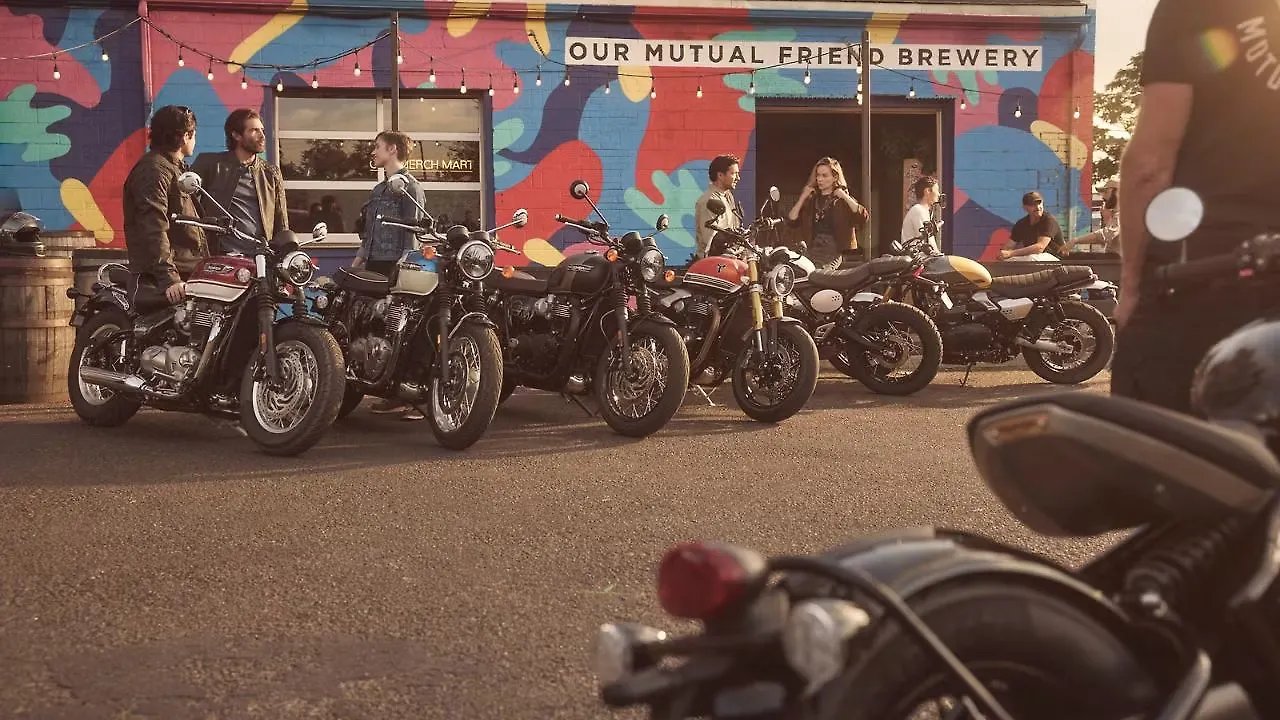 Triumph Bonneville 400 Right Front Three Quarter Triumph Bonneville 400 Right Front Three Quarter