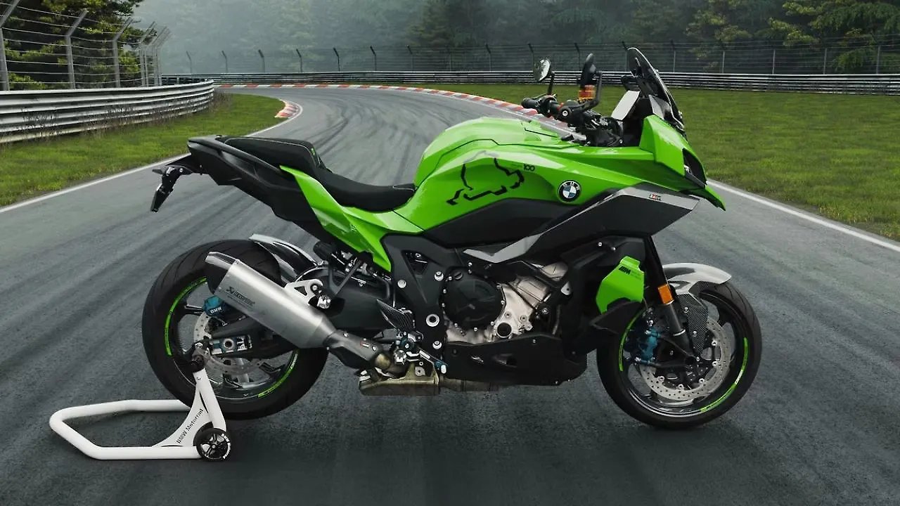 BMW M 1000 R Right Side View