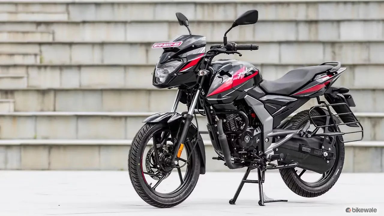 Bajaj Pulsar 125 Left Front Three Quarter