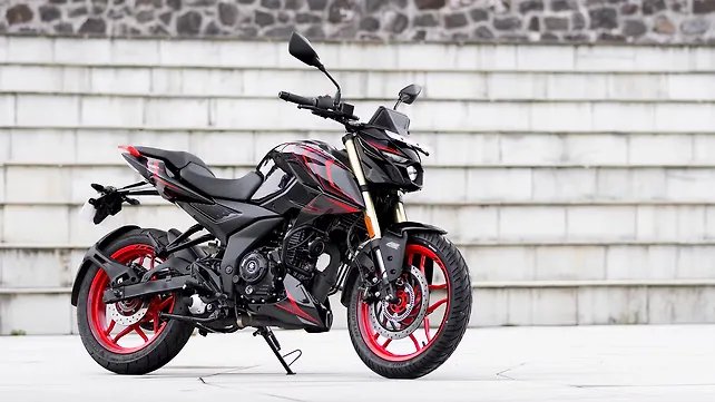 Bajaj Pulsar N160 4V Right Front Three Quarter Bajaj Pulsar N160 4V Right Front Three Quarter