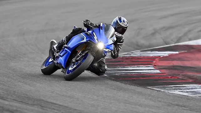 Yamaha YZF-R3 Right Front Three Quarter Yamaha YZF-R3 Right Front Three Quarter