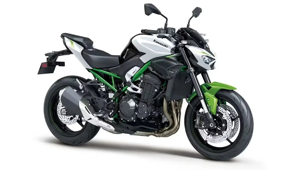 Kawasaki Z900 Right Front Three Quarter Kawasaki Z900 Right Front Three Quarter