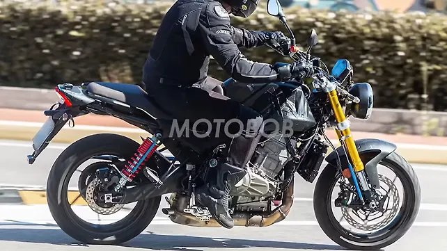 Moto Guzzi Riding Moto Guzzi Riding