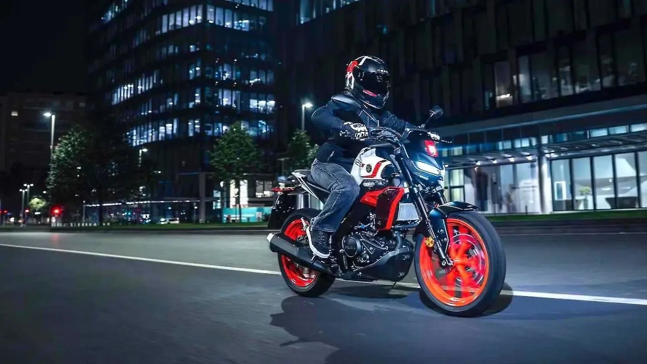 Yamaha  Riding