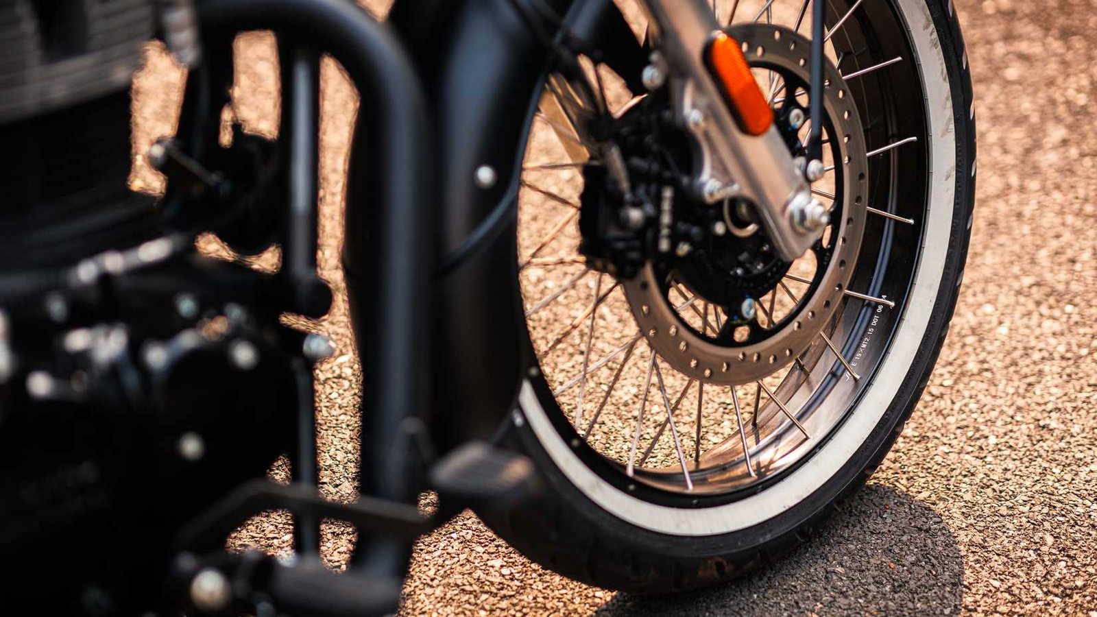 Closeup shot of the 2025 Royal Enfield Goan Classic 350 front wheel 