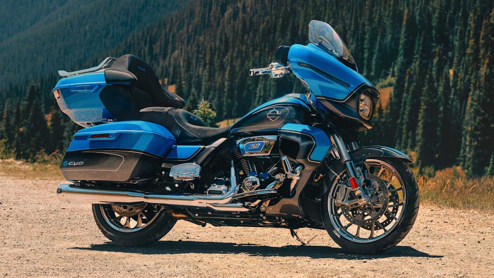 Three-quarter view of the Harley-Davidson CVO Street Glide Limited parked outdoors.