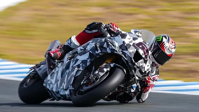 Honda CBR1000RR-R Fireblade Riding Honda CBR1000RR-R Fireblade Riding