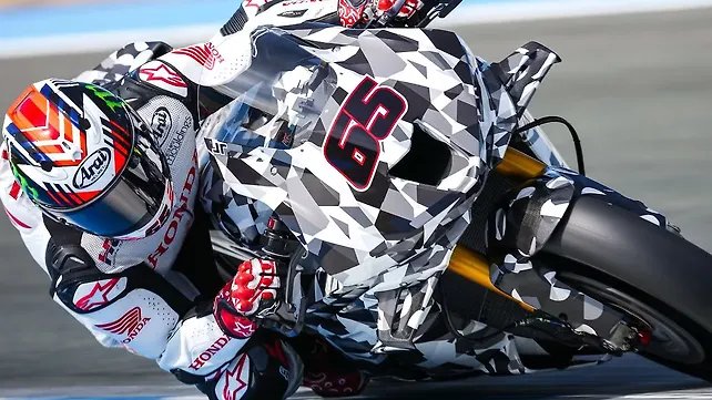 Honda CBR1000RR-R Fireblade Riding Honda CBR1000RR-R Fireblade Riding