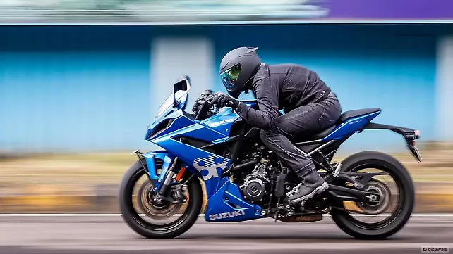 Suzuki GSX-8R Left Side View Suzuki GSX-8R Left Side View