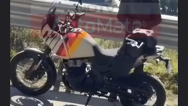 Royal Enfield Himalayan 750 Riding Royal Enfield Himalayan 750 Riding