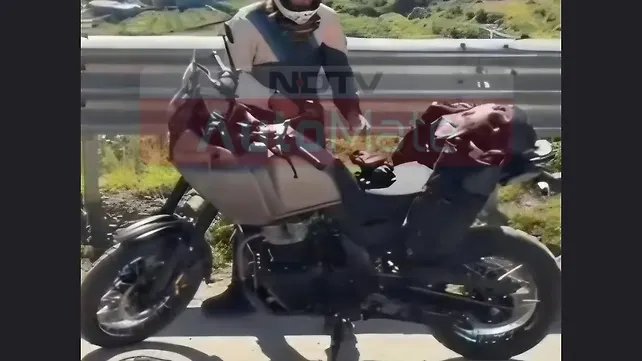 Royal Enfield Himalayan 750 Riding Royal Enfield Himalayan 750 Riding