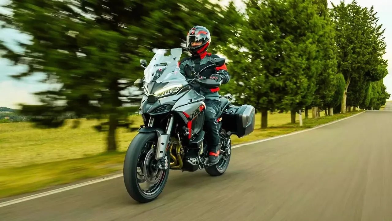 Ducati Multistrada V4 Riding Ducati Multistrada V4 Riding