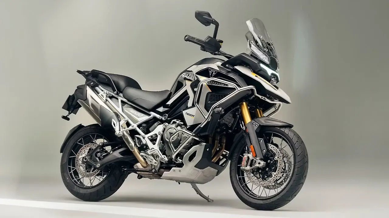 Triumph New Tiger 1200 Right Front Three Quarter Triumph New Tiger 1200 Right Front Three Quarter