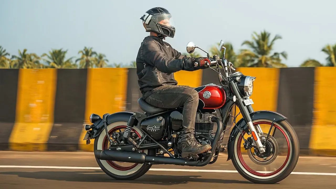 Honda Rebel 300 Riding Honda Rebel 300 Riding