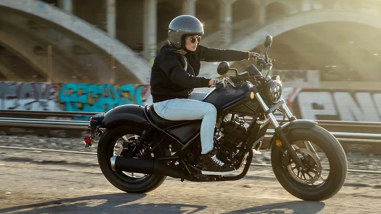 Honda Rebel 300 Riding Honda Rebel 300 Riding