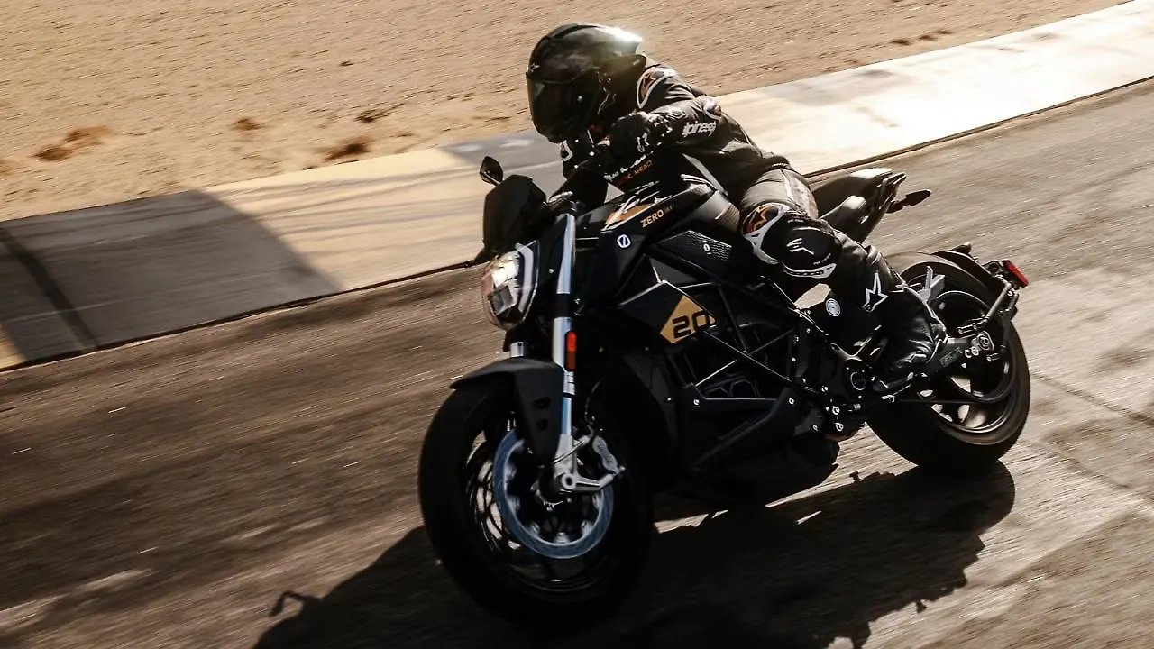 Harley-Davidson  Riding