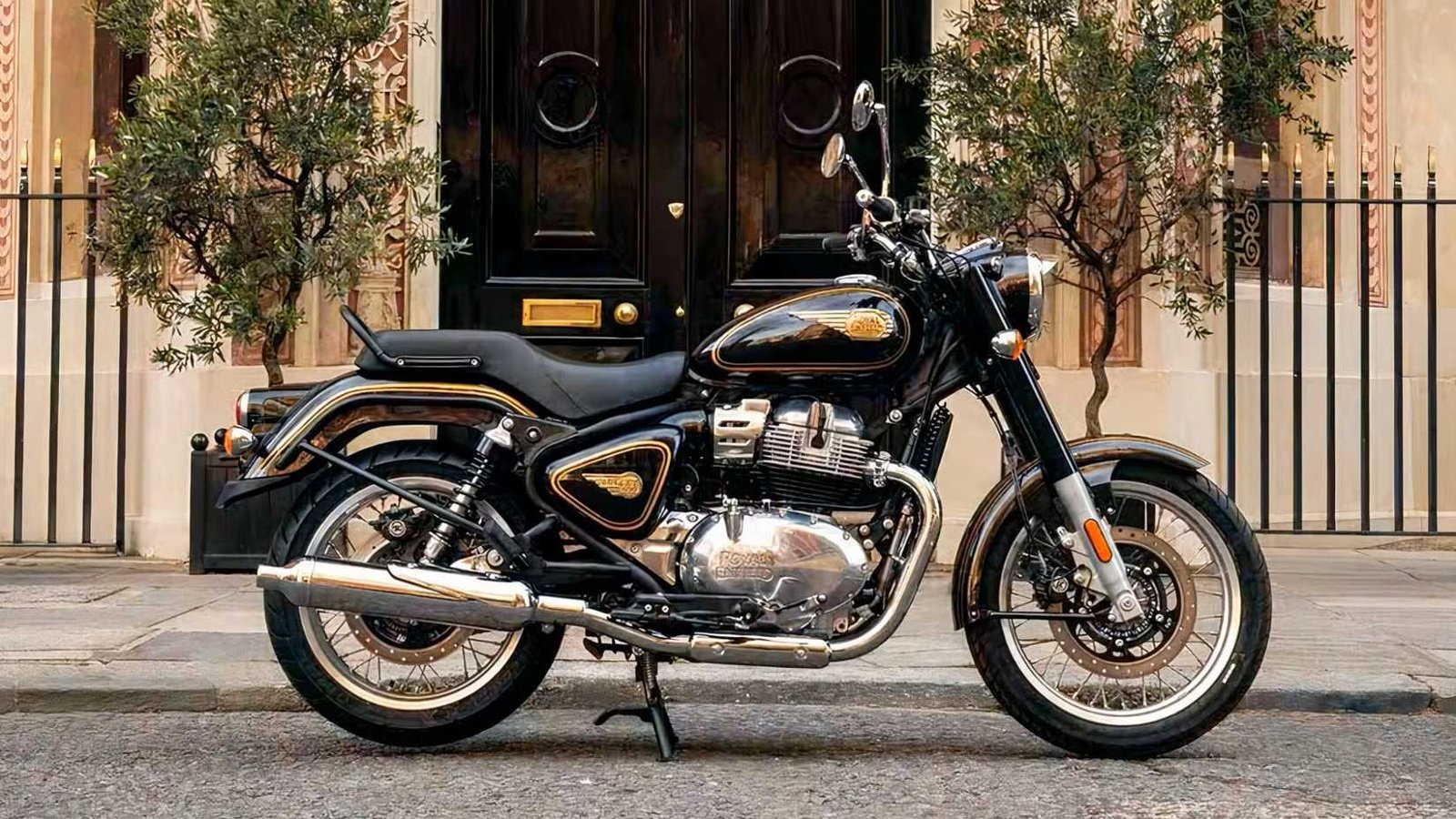 Royal Enfield Bullet 650 side shot parked on the road